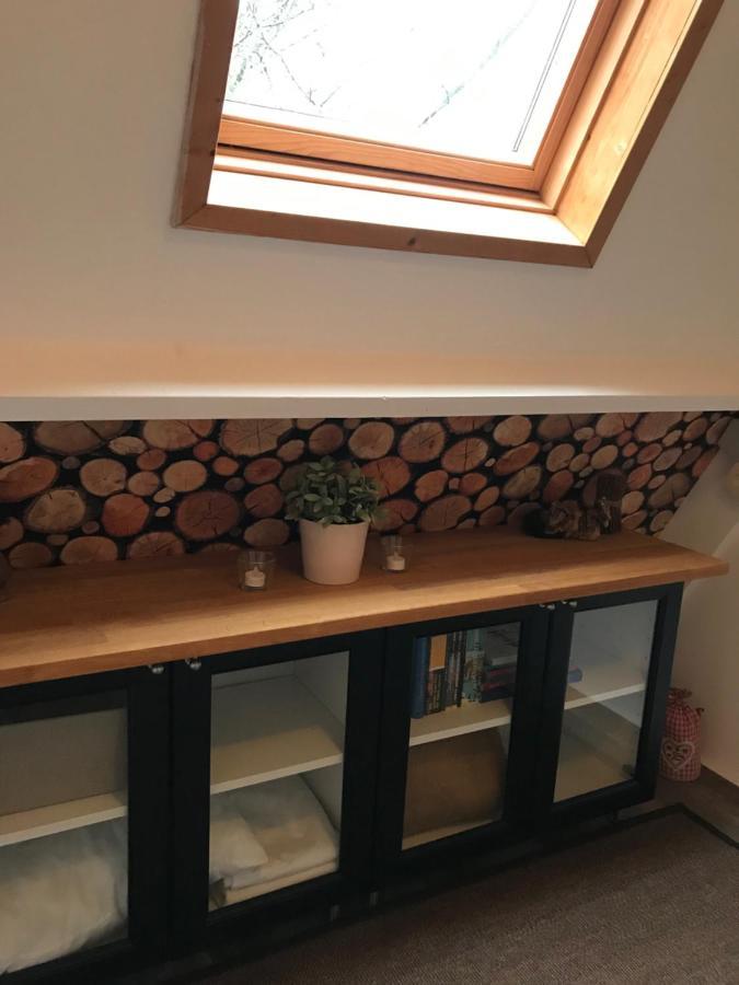 Heavenly Renovated Cabin Near Pittoresque Durbuy - Whistler Villa Luaran gambar